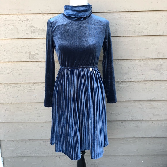 Lo Clothing Dresses & Skirts - Blue velvet pleated dress with accents!